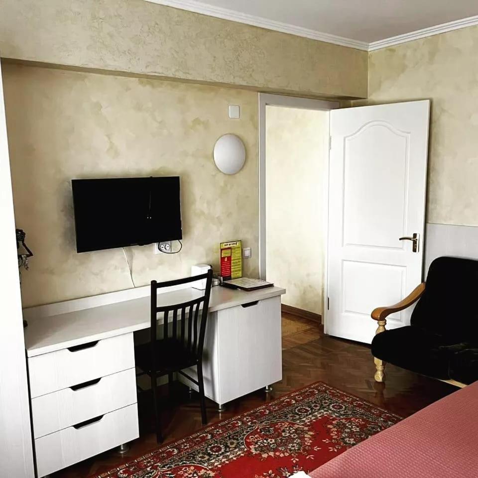 Berkana Hotel Ałma Ata Zewnętrze zdjęcie