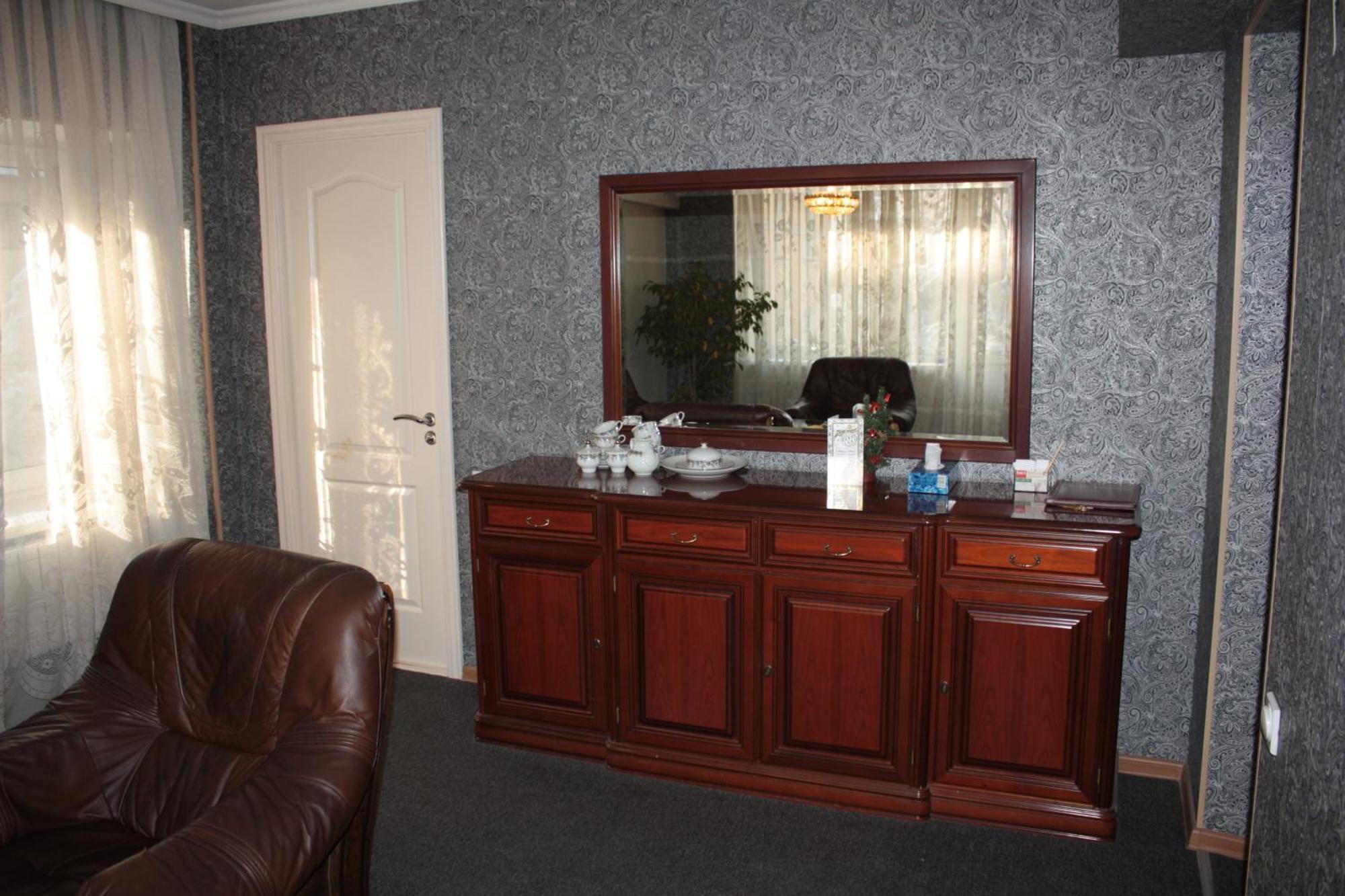 Berkana Hotel Ałma Ata Zewnętrze zdjęcie