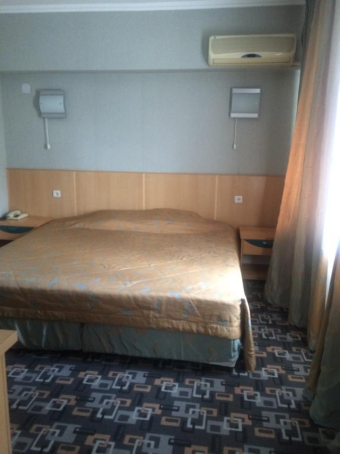 Berkana Hotel Ałma Ata Zewnętrze zdjęcie